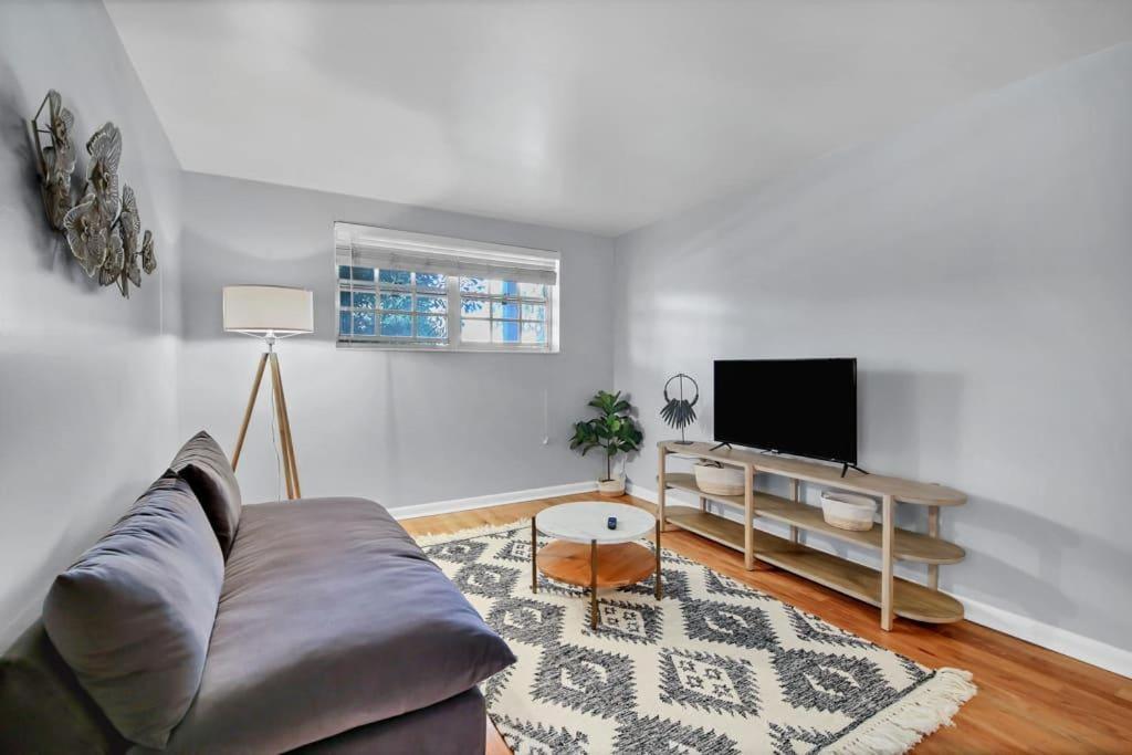 Decorative 1Br With Parking Close To Stores Тампа Екстериор снимка